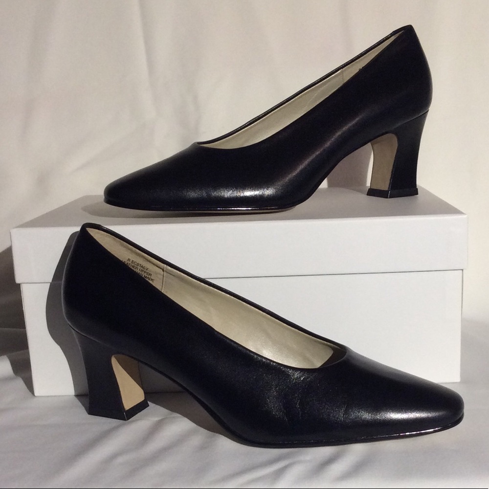 NWOT! Nine West Black Pumps
